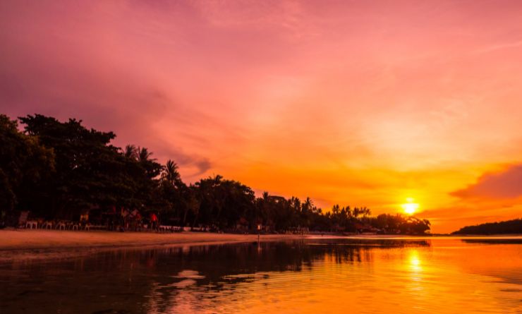 4 Tempat Terbaik Menikmati Matahari Terbenam di Indonesia
