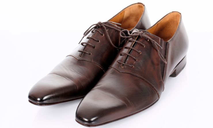 5 Cara Merawat Sepatu Kulit agar Awet dan Tetap Megkilap